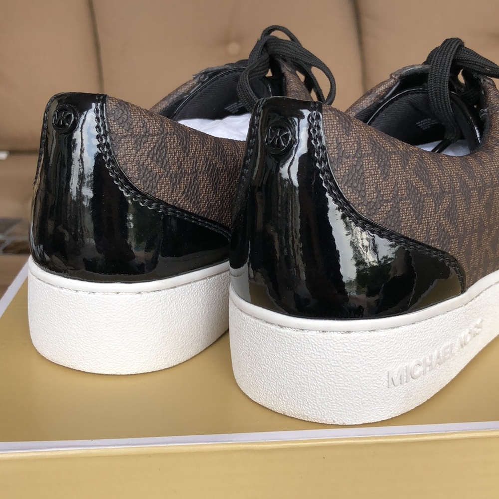 Michael Kors Catelyn Lace Up Sneaker - Picture 12 of 16